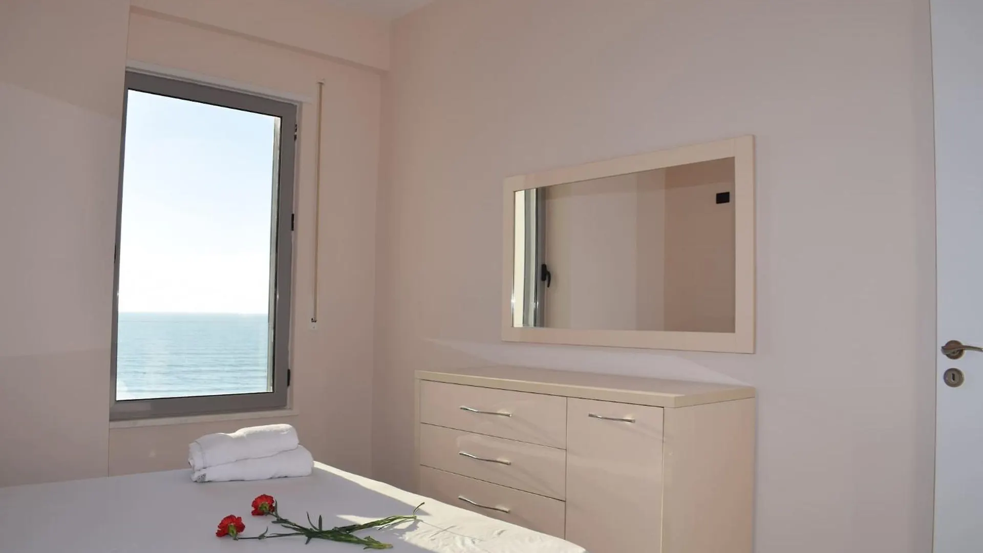 דורס Brisa Del Mar Beachfront Apartments