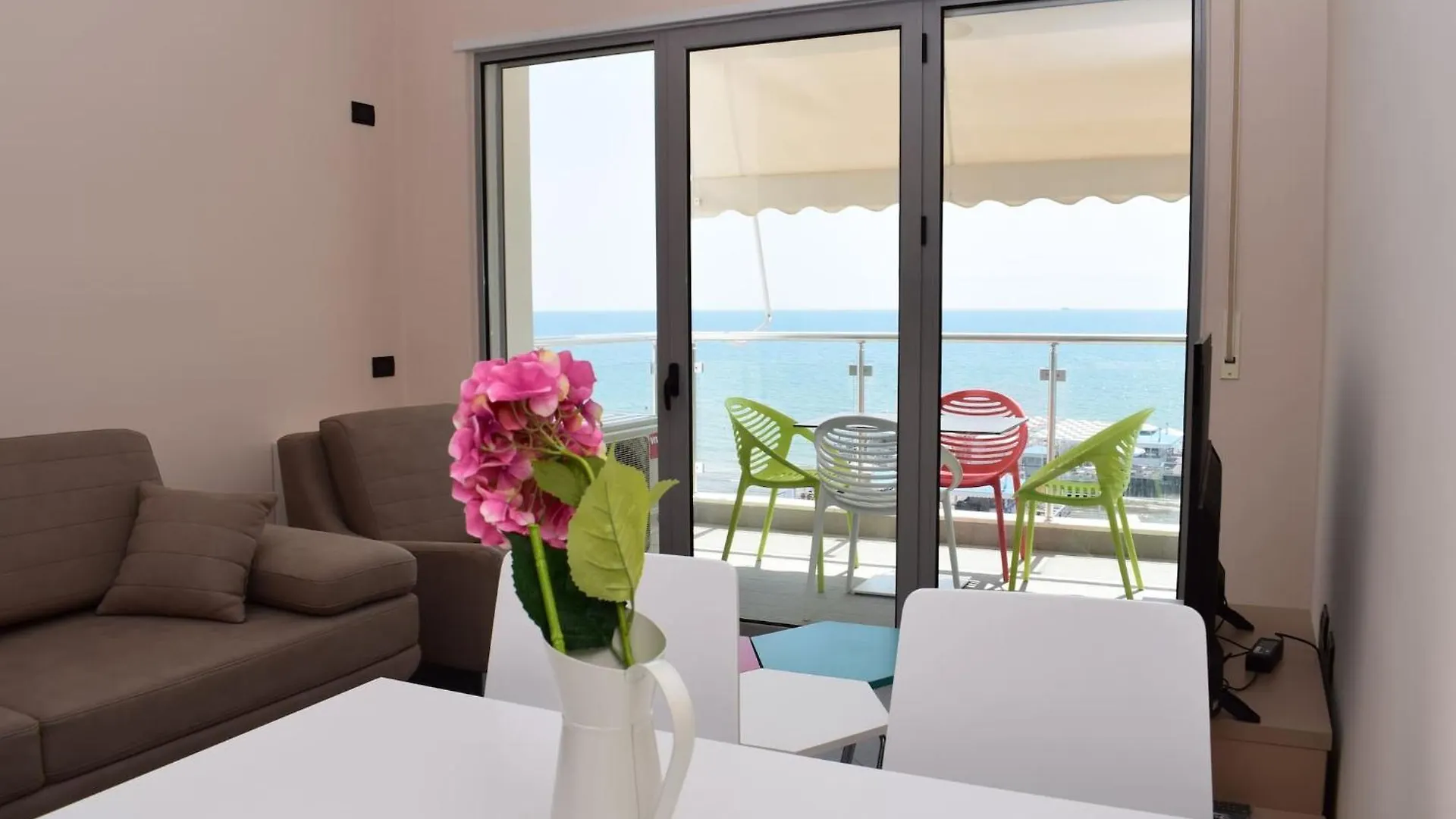 דורס Brisa Del Mar Beachfront Apartments