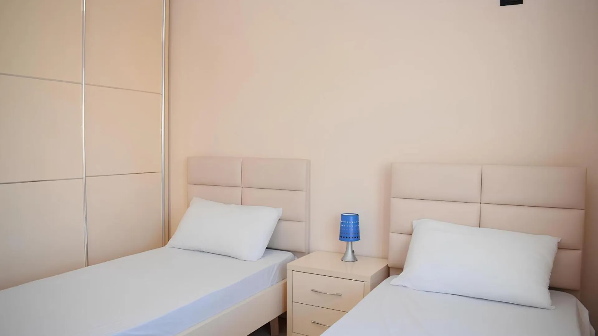 דורס Brisa Del Mar Beachfront Apartments
