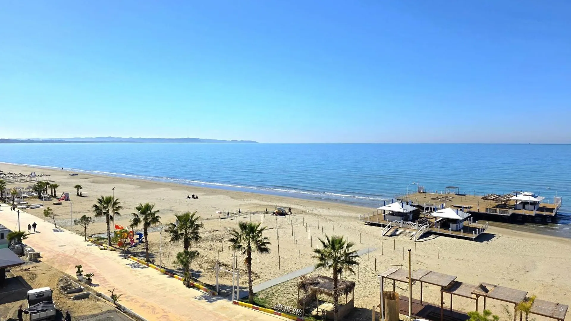 Brisa Del Mar Beachfront Apartments دراس